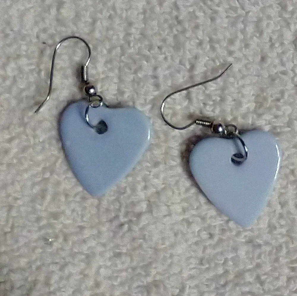 Silvertone bluish purplish heart wire earrings